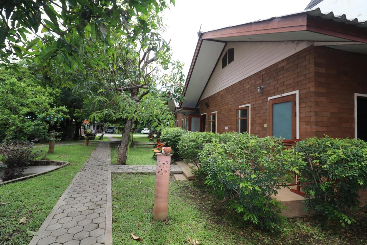 Gongkaew Huenkum Hotel Чиангмай Экстерьер фото